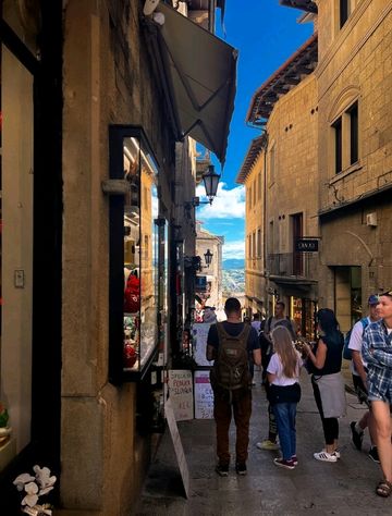 Discover San Marino: Tiny Country, Big Adventures! 🏰 Discover San Marino: Tiny Country, Big Adventures! 🏰