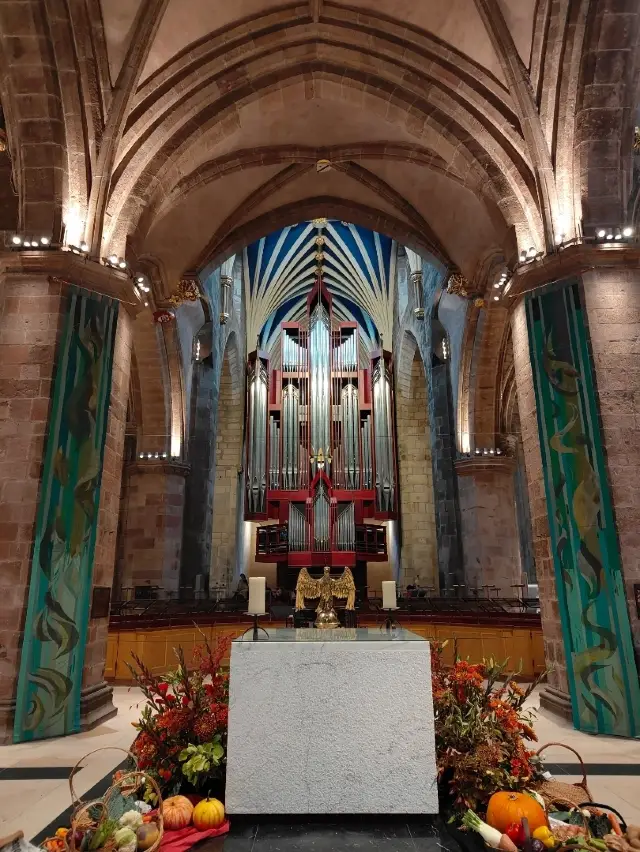 900 Years of Light and Craft: A Visit to St Giles