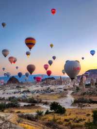 Sunrise over Fairy Chimneys: Your Cappadocia Hot Air Balloon Adventure 🎈🇹🇷