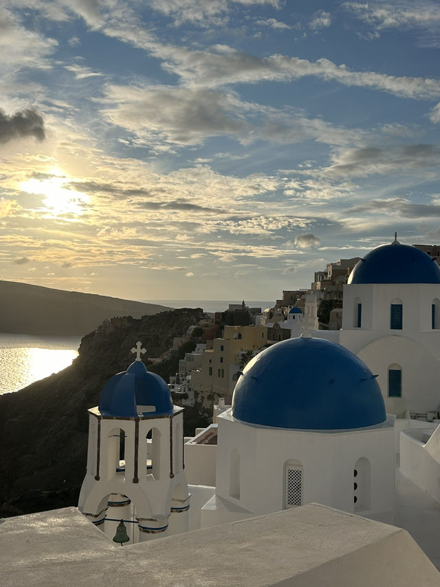Santorini Highlights Minibus Tour + Oia’s Epic Sunset 🌅✨ Santorini Highlights Minibus Tour + Oia’s Epic Sunset 🌅✨