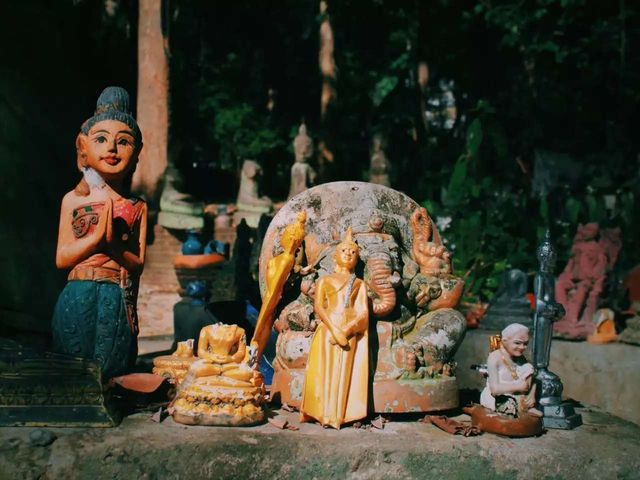 Wat Umong: A tunnel temple hidden in the forest.