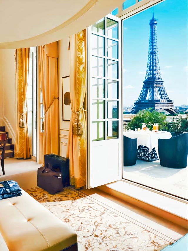 Luxury hotel in Paris where you can lie down and see the Eiffel Tower.