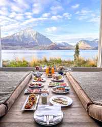 Beatus Merligen: Stunning Mountain Views and Hearty Breakfast