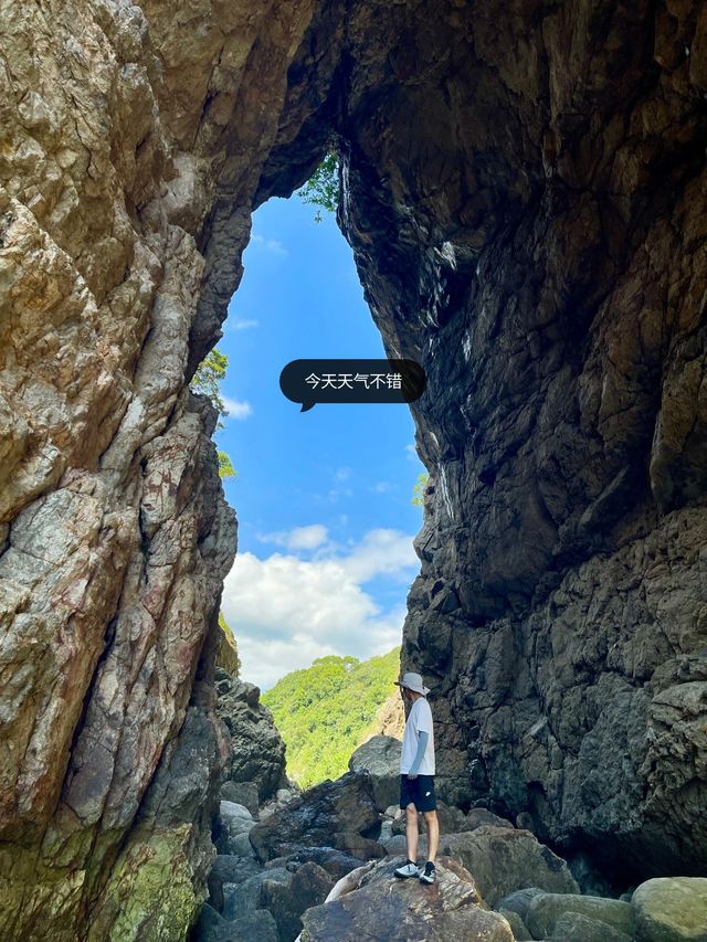 深圳版“聖象天門”海邊洞穴，東涌穿鼻岩攻略