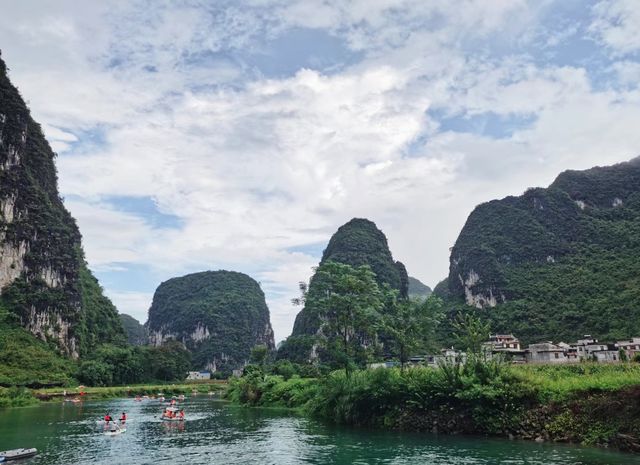 在廣西都安水澄江花九頓天窗