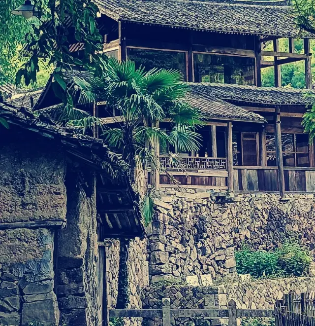 The ancient village of Xubao, with its 800-year history nestled in the mountains of southern Zhejiang, offers a taste of rustic charm—come to Taishun, and everything will go smoothly!