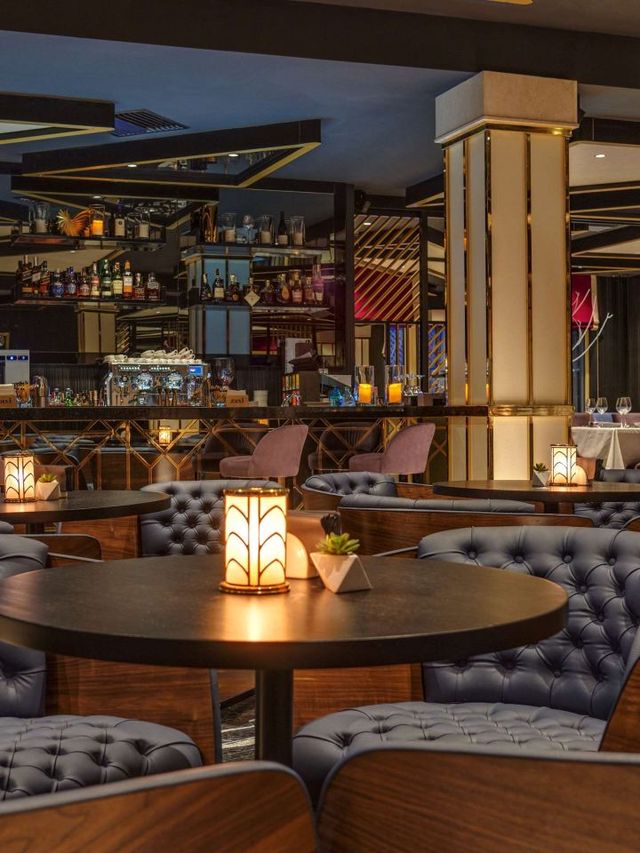 🌟 Chisinau's Chic Sleeps: Radisson Blu Leogrand! 🛏️✨