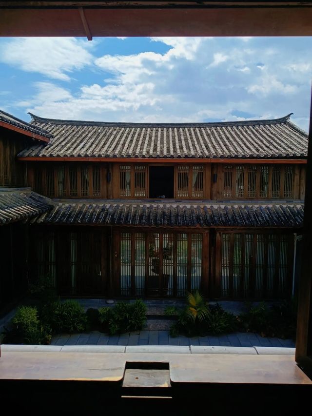 雪山觀景中式美學庭院｜麗江簡法客棧