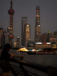 朋友圈問瘋了魔都黃浦江畔驚現懷抱“超級大月亮”