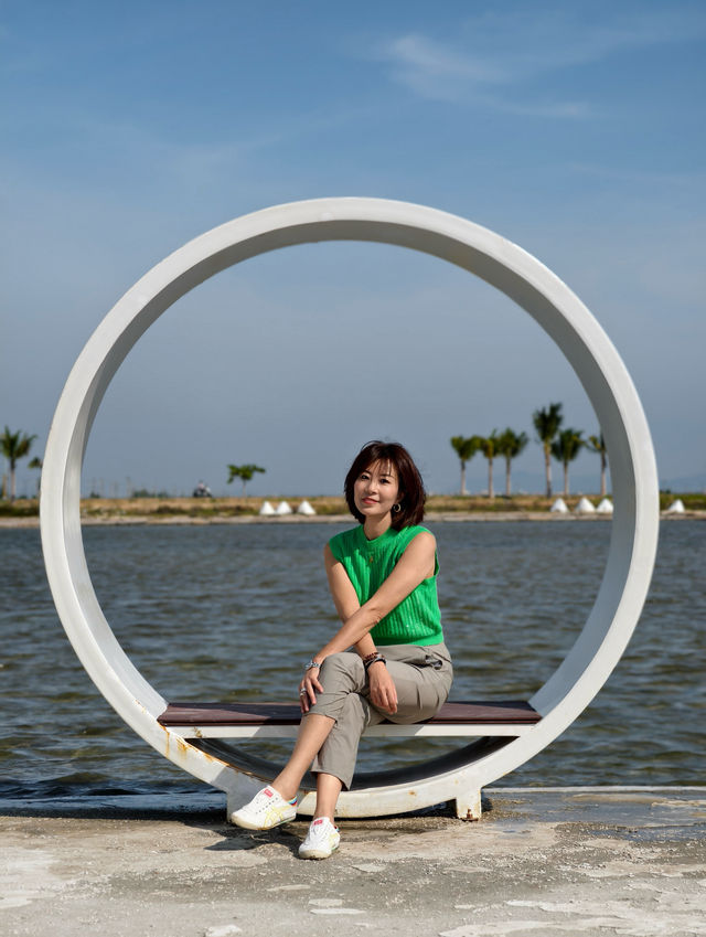 今天天氣晴笑容可鹹可甜。 今天天氣晴笑容可鹹可甜。