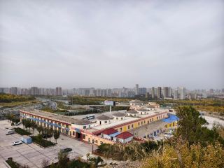 東歸英雄紀念塔