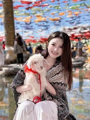 風吹經幡 幡動則福至。
風吹經幡 幡動則福至「如果你喜歡浪漫，西北並非寸草不生」