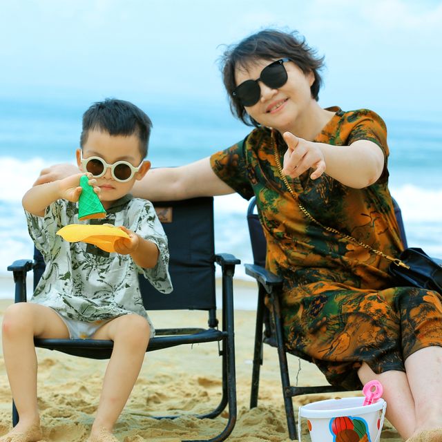 奔赴海口沙灘，擁抱湛藍大海與金色暖陽