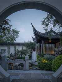 花窗疏影錄，解構「一步一景」的東方美學。