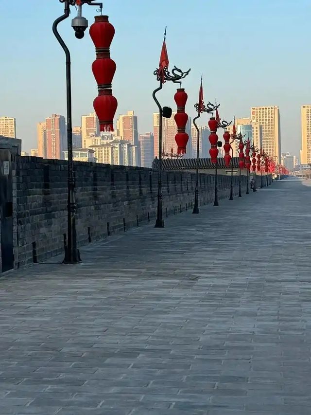 總要去趟西安吧 吹吹明城牆上的風吧 總要去趟西安吧 吹吹明城牆上的風吧