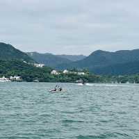 🌊西貢半月灣｜傳說中嘅玻璃果凍海！瞓住嘆日光浴超Chill～