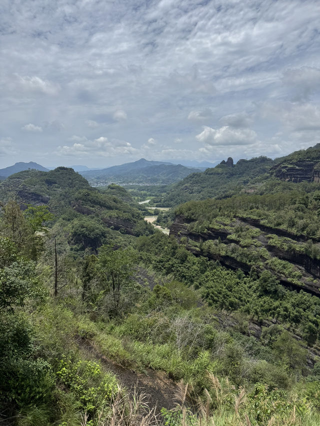 Wuyi Mountain: A Rain-Soaked Journey Full of Quiet Beauty