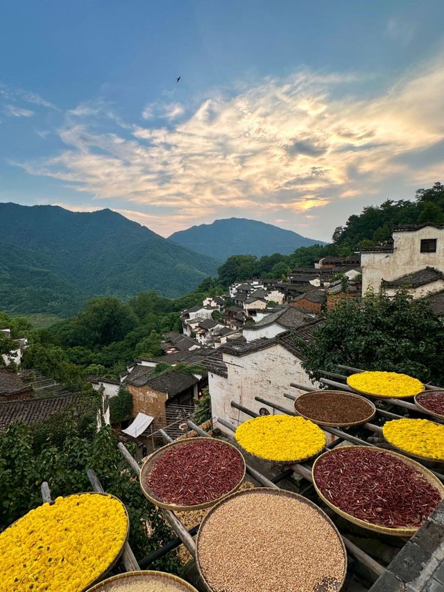 婺源！！啱啱退房！！真係好正  啱啱去完婺源旅行返嚟，住咗婺源雲季酒店（弦高古城店），已經放入我嘅收藏夾！！