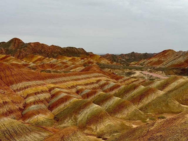 西北大環線7日遊｜茶卡翡翠湖+鳴沙山+七彩丹霞
