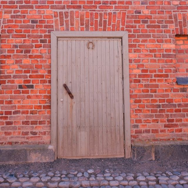 🏰 Suomenlinna: Old Brick Houses and Timeless Island Charm