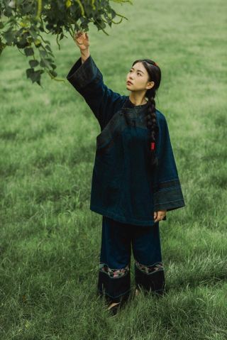 Step into Xiangxi｜Wear Miao Clothes and Become a Fairy in the Mountains and Fields