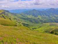 藏在貴州的 “高山小草原”，騎馬看雲超治癒！  貴州一處能 “假裝在內蒙古” 的寶藏地 —— 二台坡