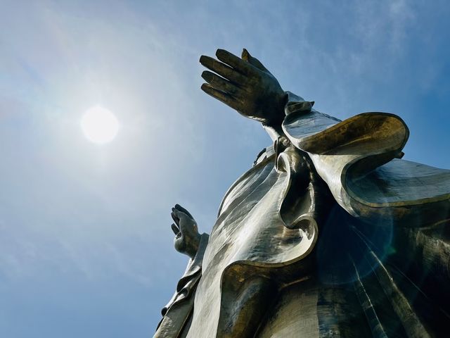 中國第一高佛！208米金光巨佛太震撼了