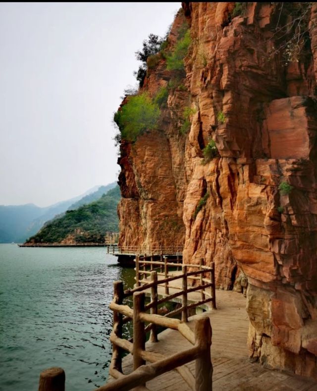 京娘湖寶藏打卡地!碧波青山美如畫 京娘湖寶藏打卡地!碧波青山美如畫