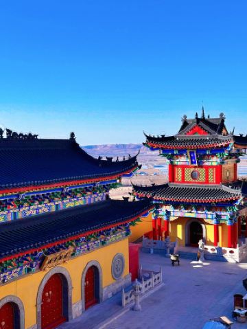 Sunny Day Ancient Architecture Check-in Spot