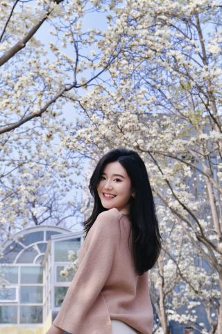 Venturing Deep into the Magnolia | Live Magnolia Blossoms at Sanlitun West Fifth Street