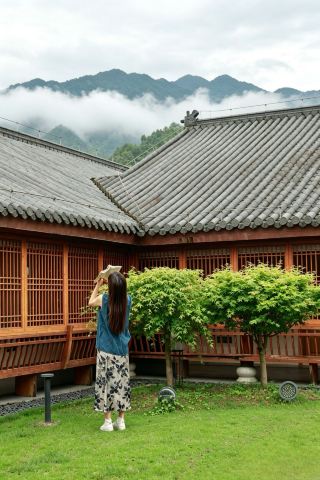 Pillow Mountains and Water Enter Dreams｜Stroll Through a Thousand-Year-Old Ancient Town in Southern Zhejiang, Slow Down to the Core