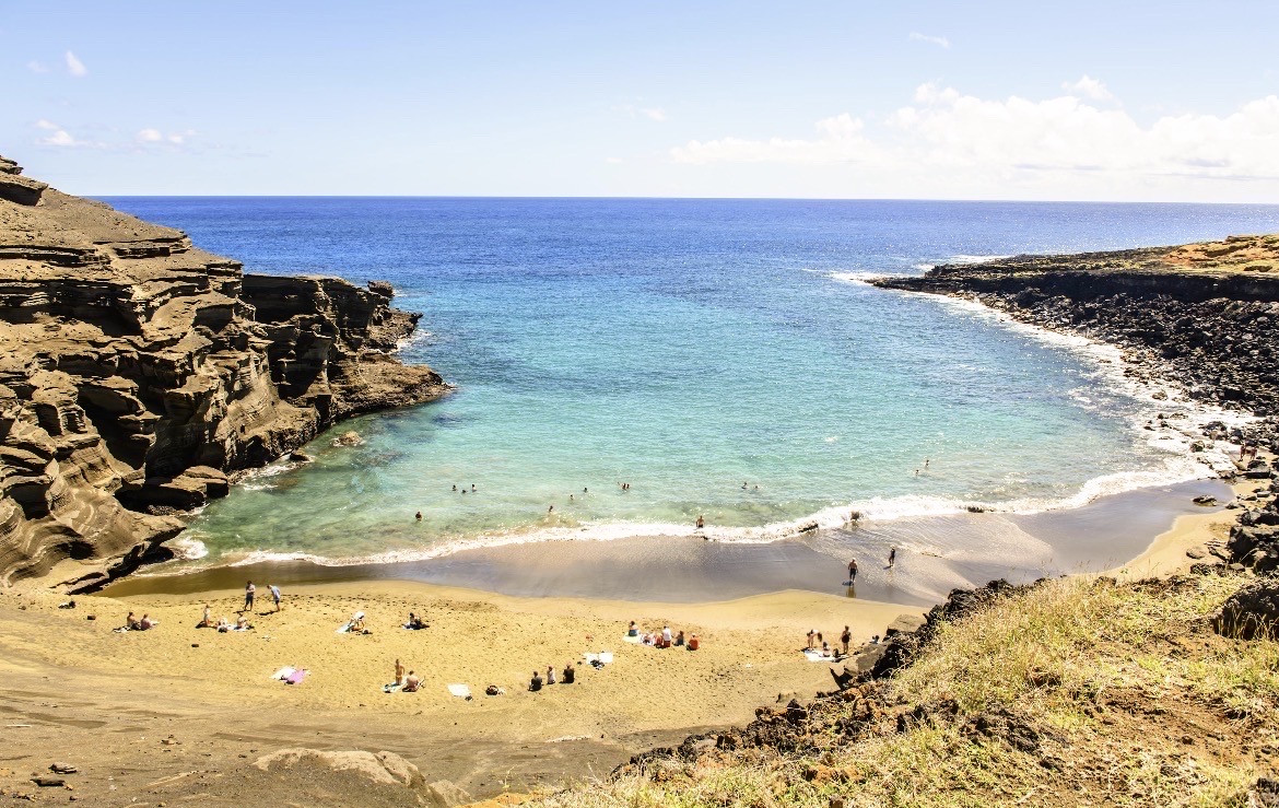 ハワイのグリーンサンドビーチ探検 | Trip.com ハワイ島