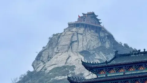 Menginap di Hotel Moshe, Menjelajahi Pesona Beiding di Zhenping. — traveler post in Zhenping