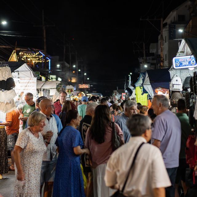 ตลาดโต้รุ่งหัวหิน จุดเช้คอิน กินเพลิน เดินเล่น