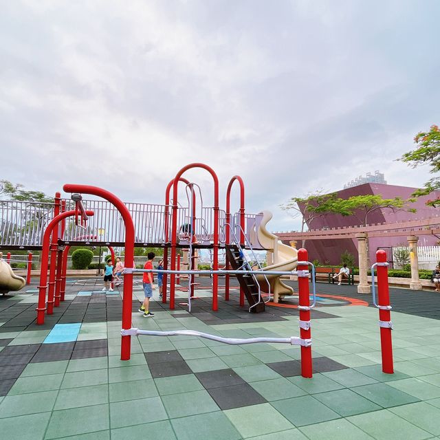 奧海城二期商場平台外嘅奧海公園