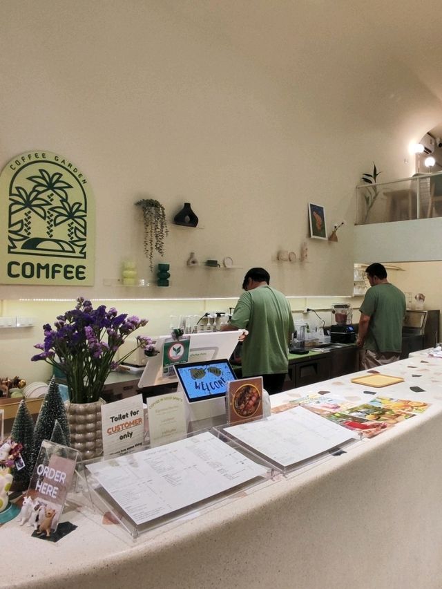 老城區想飲☕COFFEE 🍹？ 想起COMFEE🌴?