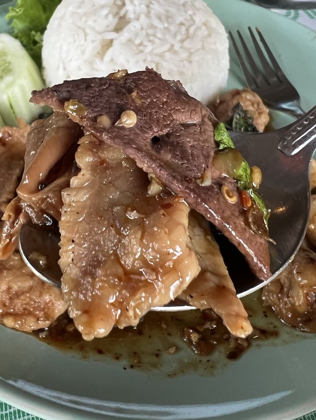 ก๋วยเตี๋ยวเรือร้อยล้าน ความอร่อยแบบจุกๆ