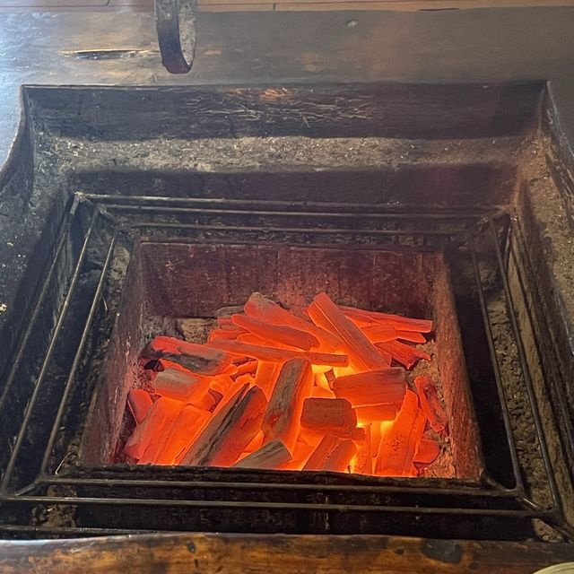 일본 전통화로에 꼬치구이를, 산로쿠엔(山麓園)
