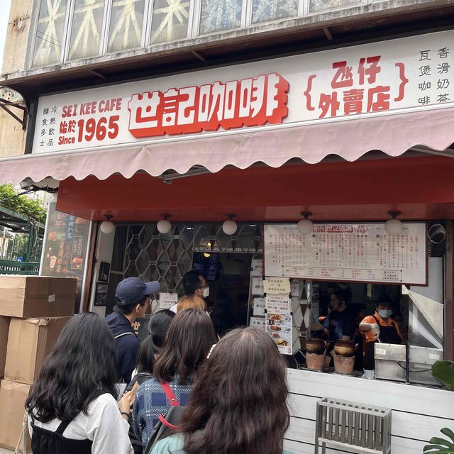 官也街排隊店！樽仔鴛鴦配豬扒包！