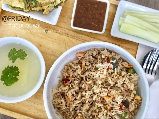 ร้าน Friday Everyday สัตหีบ อาหารอร่อย บรรยากาศดี