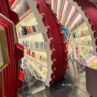 《超美打卡 螺旋書架猶如時光隧道》