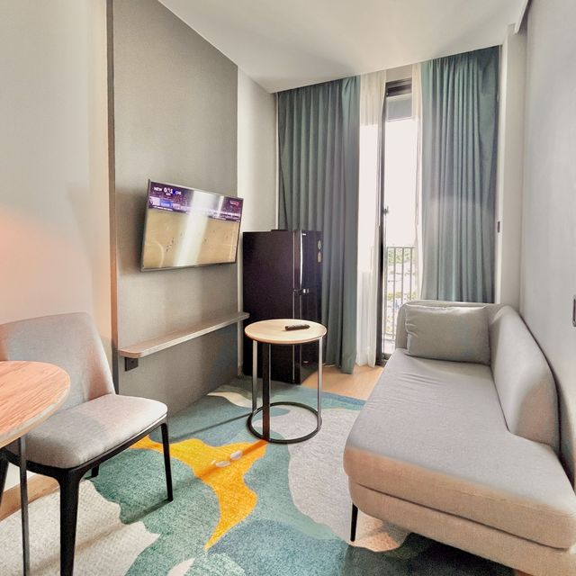 เดินทางสะดวก พักที่ Holiday Inn & Suites Sriracha