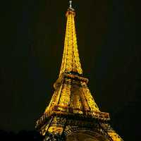 FAMOUS EIFFEL TOWER IN PARIS!