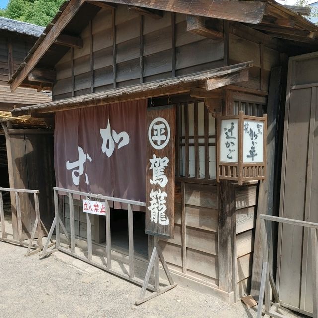 京都のハロウィンはお狐様！英語・中国語・韓国語パンフレットや看板も完備