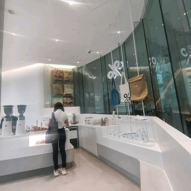 จิบกาแฟชื่อดังที่คาเฟ่%ARABICA ศูนย์สิริกิติ์