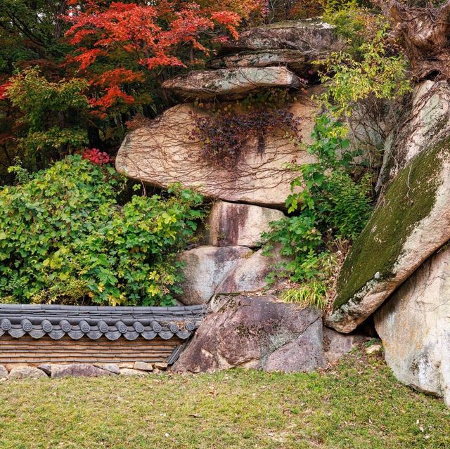 Beautiful Autumn View of Beopjusa Temple 