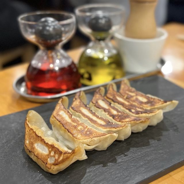 《東京 赤坂見附》シャンパン×餃子🥂 《東京 赤坂見附》シャンパン×餃子🥂