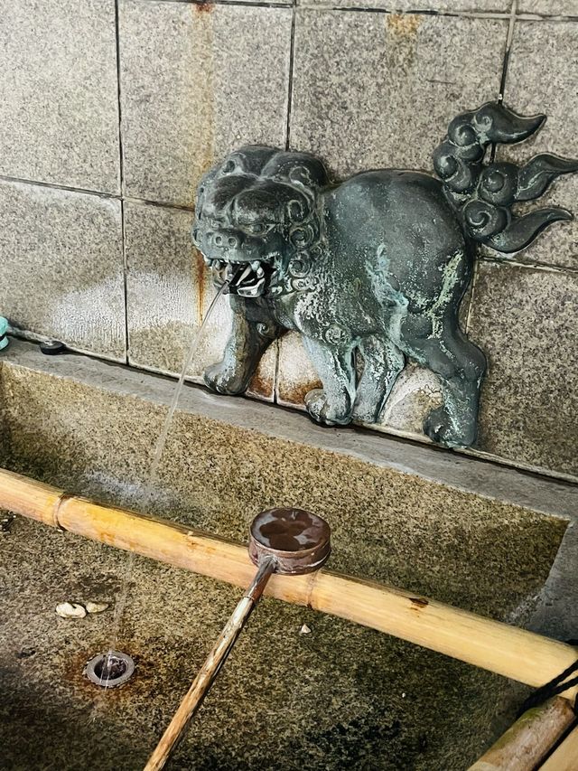 【大阪府/難波八阪神社】巨大な獅子がお出迎え