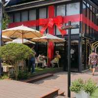 The Chocolate Factory ร้านชอคโกแลตแสนอร่อย
