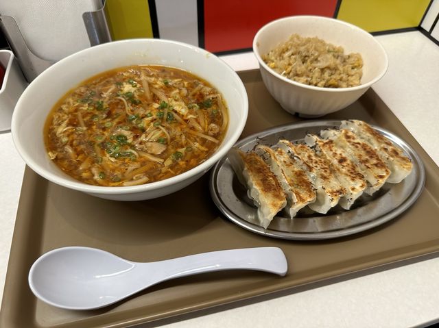 福岡・博多駅。チャーハン食べ放題の福岡創業の中華めん専門店『スーラーメンまくり』